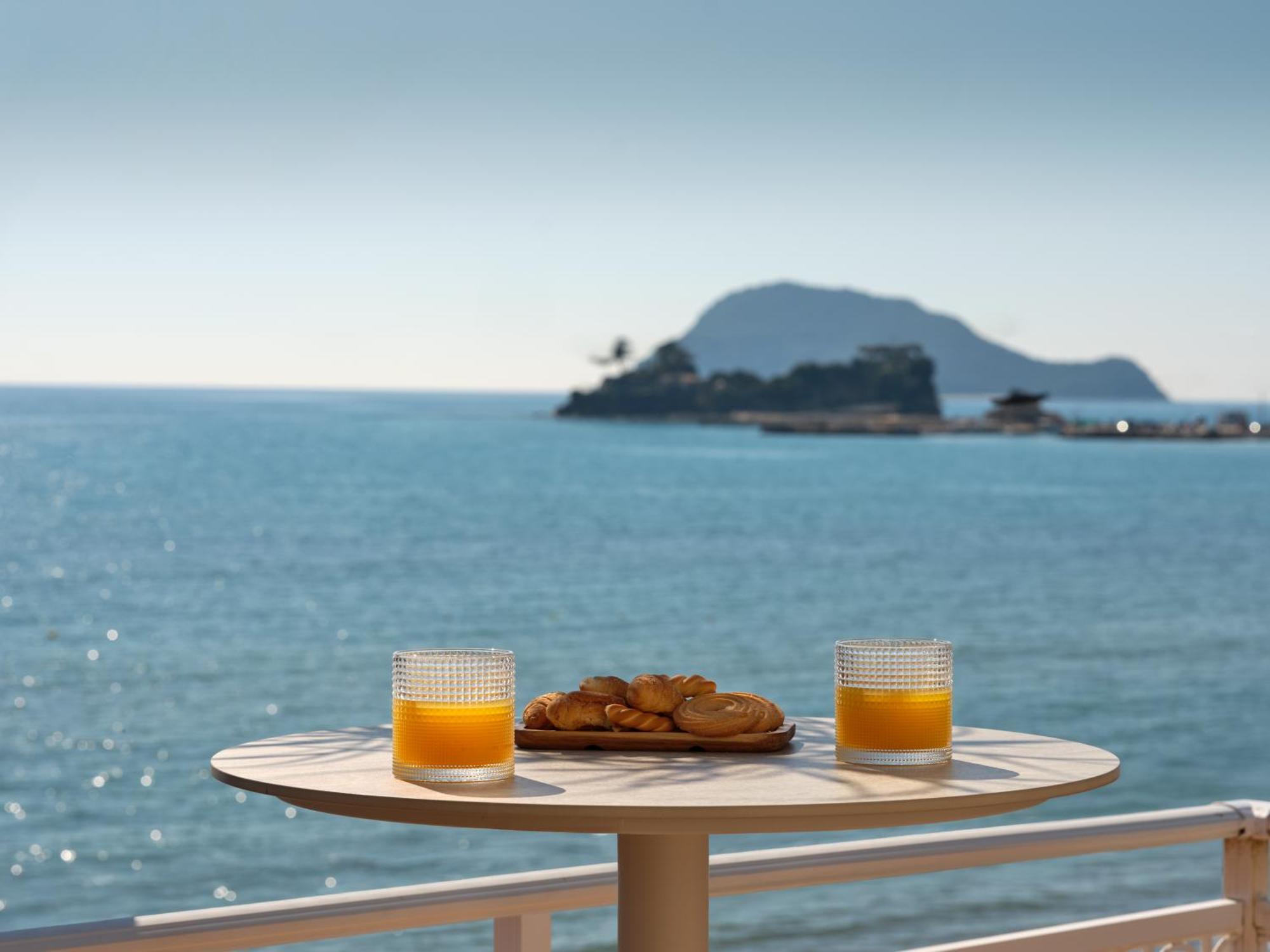 Deluxe Triple Room Sea View