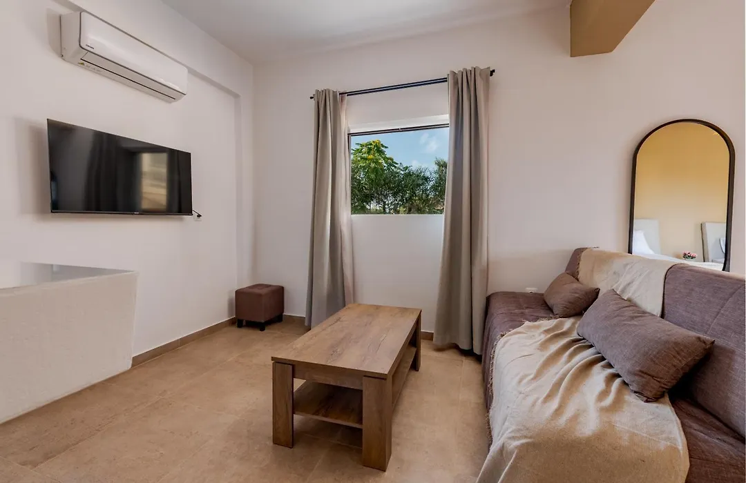 C'Est La Vie - Beachfront Accommodation-1