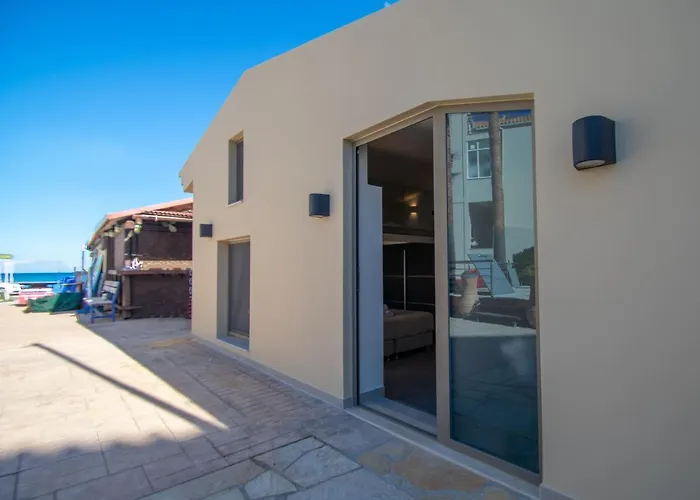 Privates Manthos Beachfront Luxury Suite Laganas