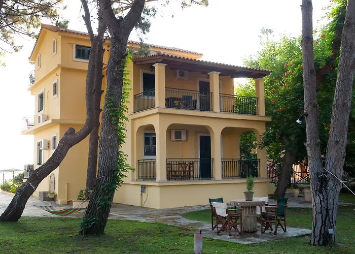 Zarkadis Beach Apartments Τσιλιβί